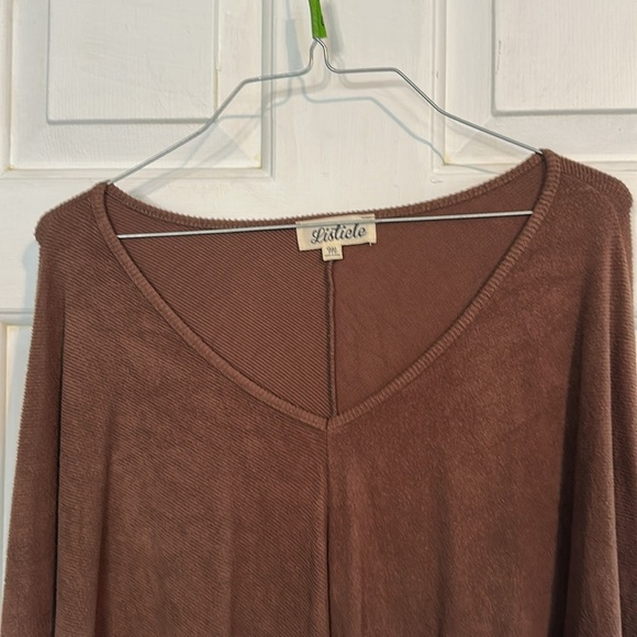 Listicle size medium brown long sleeve Vneck top - Picture 2 of 4